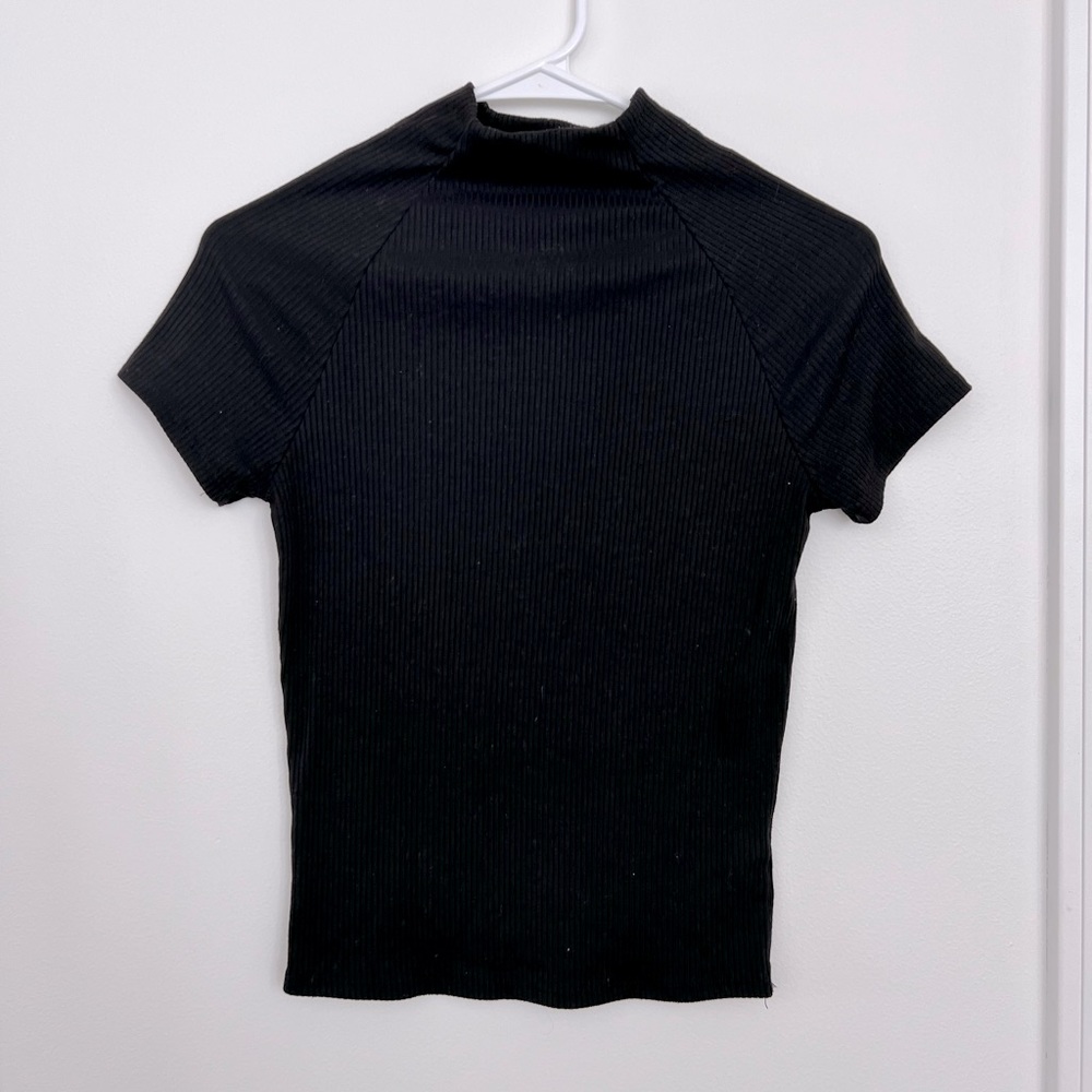 Black short sleeve turtle nexk.